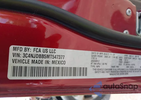 2021 Jeep Compass Latitude 4X4 z USA, uszkodzony, nr VIN 3C4NJDBB5MT547377